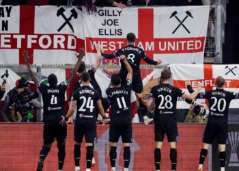 Disturbing Scenes Unfold as AZ Alkmaar Fans Attack West Ham’s Family Section