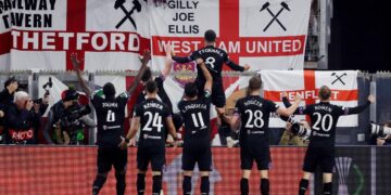 Disturbing Scenes Unfold as AZ Alkmaar Fans Attack West Ham’s Family Section