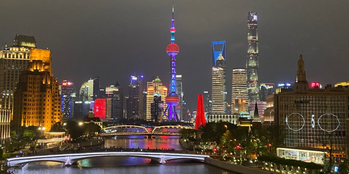 Chinese Stocks Plummet as Investor Concerns Rise