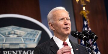  Biden Urges Republican Compromise as Talks Resume on US Debt Ceiling
