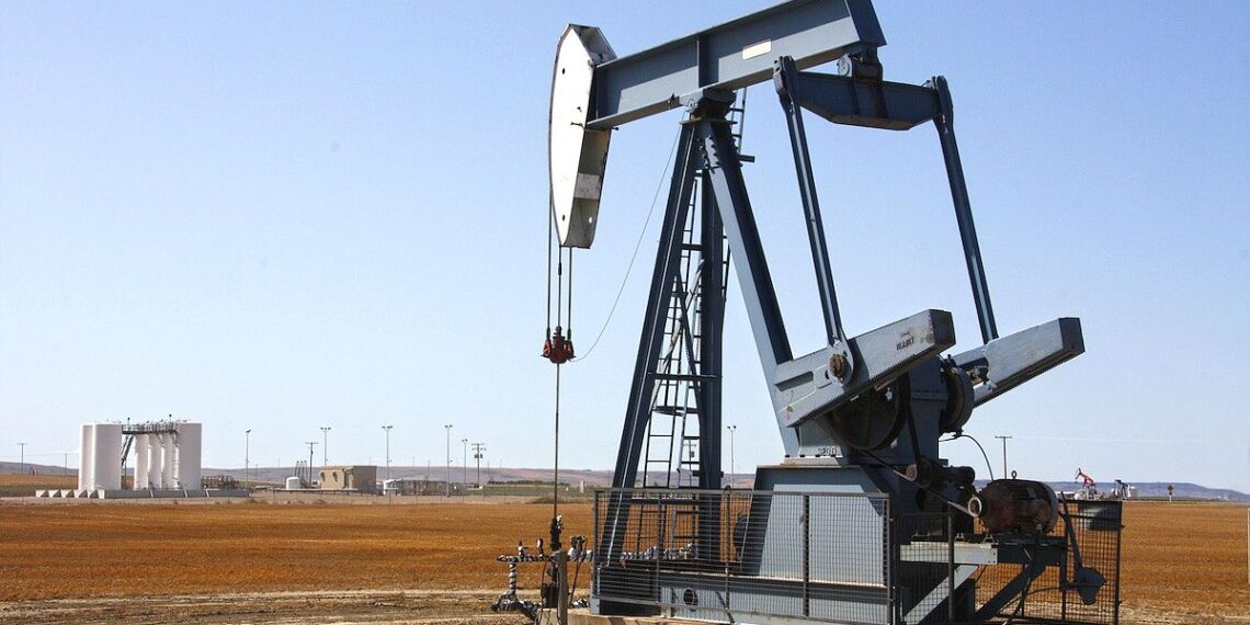 Oil Prices Rally as US Crude Stocks Decline for Third Consecutive Day