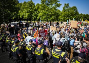 Extinction Rebellion Protest in Netherlands Leads to Massive Arrests