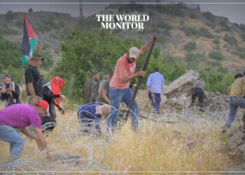 Lebanese Demonstrators Clash with Israeli Forces at Border