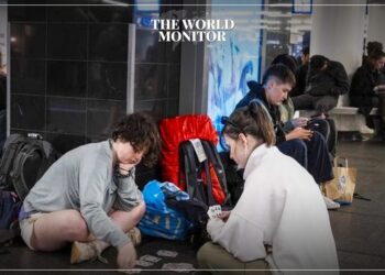 Heavy Storm Disrupts Air & Train Traffic in Holland