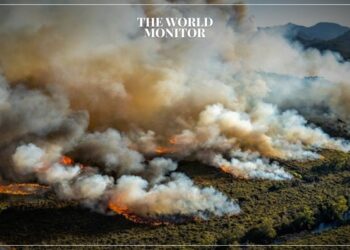 Hundreds Flee Bushfires in Australia's Queensland