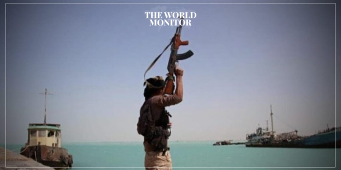 Houthis Attack US Ship for 'Supporting Israel'