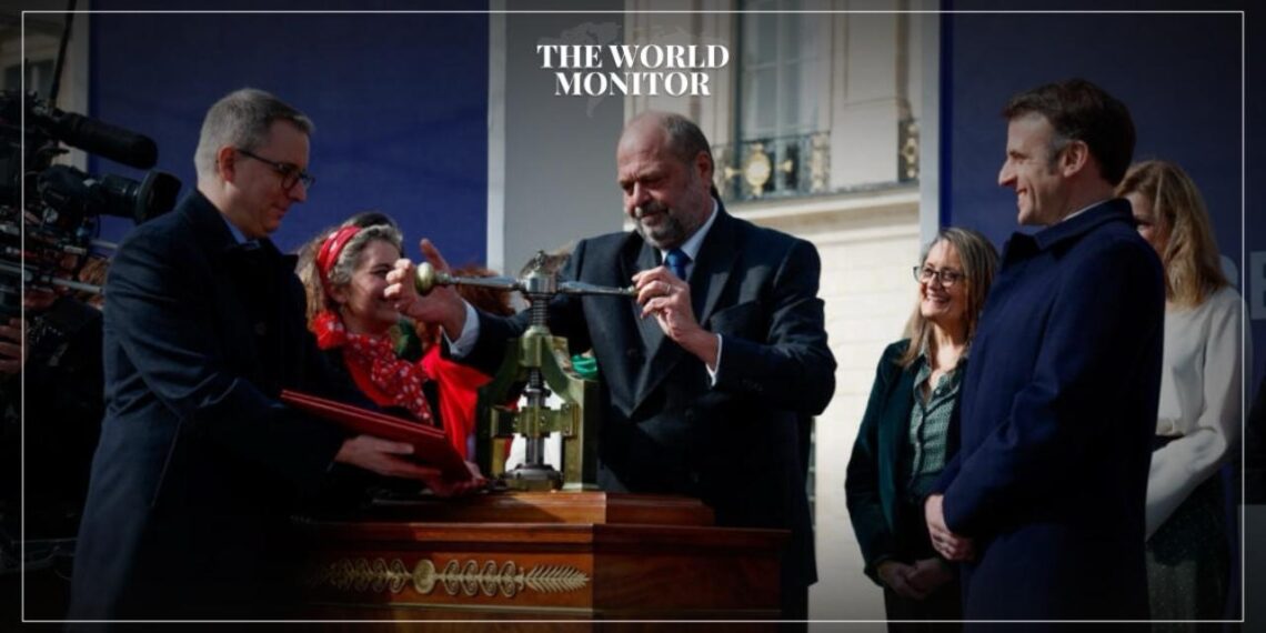 France Makes Abortion a Constitutional Right