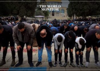 30,000 Worshipers Attend Friday Prayer at Al-Aqsa Mosque